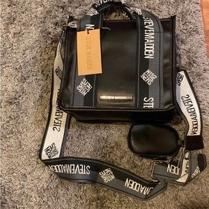 !!SOLD!!     Steve Madden Viral Tik Tok BWebber Tote black